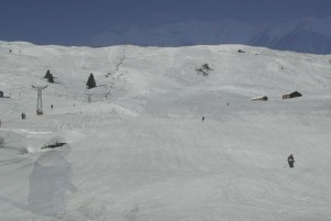 Einheimische haben können Saisonabos zu einem speziellen Tarif auf der Gemeindekanzlei Cazis kaufen (Bild: Skigebiet Sarn)