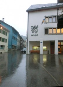 Gemeindeverwaltung Thusis hat wie andere Gemeinden die Öffnungszeiten bekannt gegeben. (Bild: Domleschg24)