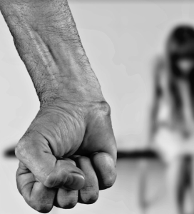 Bei der Durchsetzungsinitiative wird entschiden, ob Verberecher wie zum Beispiel Vergewaltiger, ausgeschafft werden sollen oder nicht