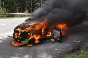 Auto brennt in Sils vollständig aus. (Foto: Kantonspolizei Graubünden)