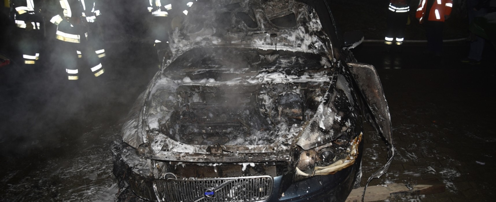 Feuerwehr Scharans muß zu Autobrand ausrücken