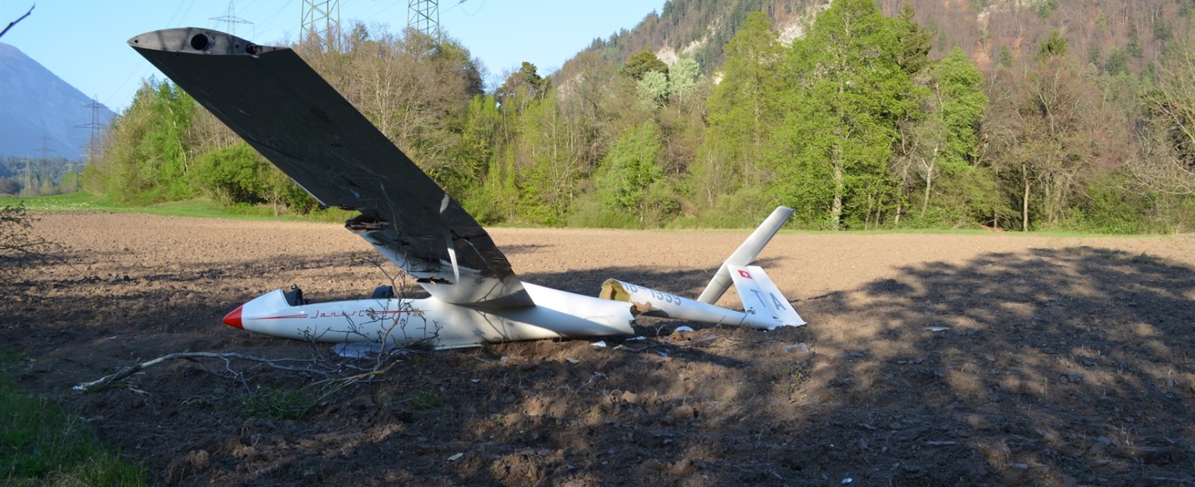 Flugunfall in Rhäzüns: Flugzeug bei Notlandung abgestürzt