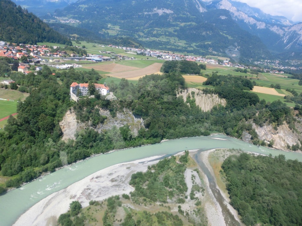 Die Rhäzünser Rheinauen sollen durch die Wasserstandsschwankungen beeinträchtigt werden. (Foto: Remo Maßat / DZ)