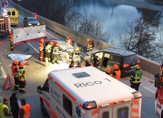 Unfall auf A13 Richtung Domleschg, Autobahn stundenlang gesperrt: