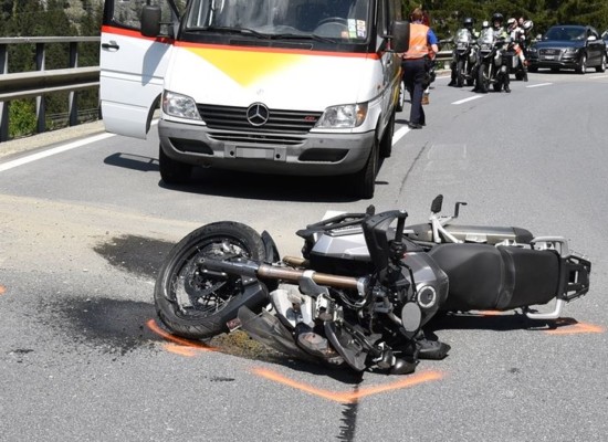 Motorrad-Unfall auf der Schinstraße