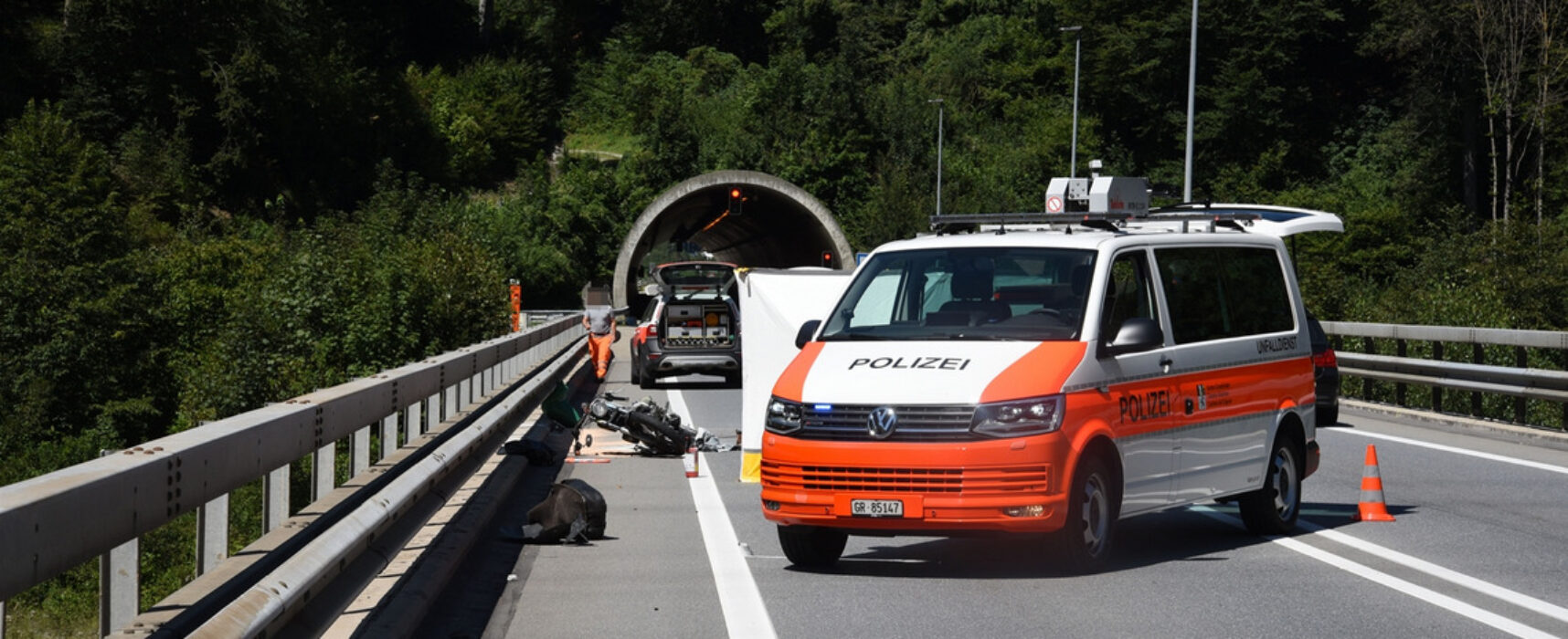 Tödlicher Motorrad-Unfall auf A13 bei Bonaduz / Rothenbrunnen: