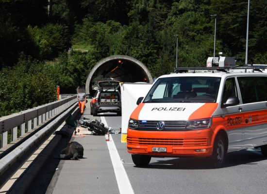 Tödlicher Motorrad-Unfall auf A13 bei Bonaduz / Rothenbrunnen: