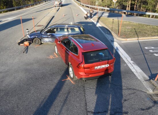 Thusis: Zwei Verletzte bei Verkehrsunfall