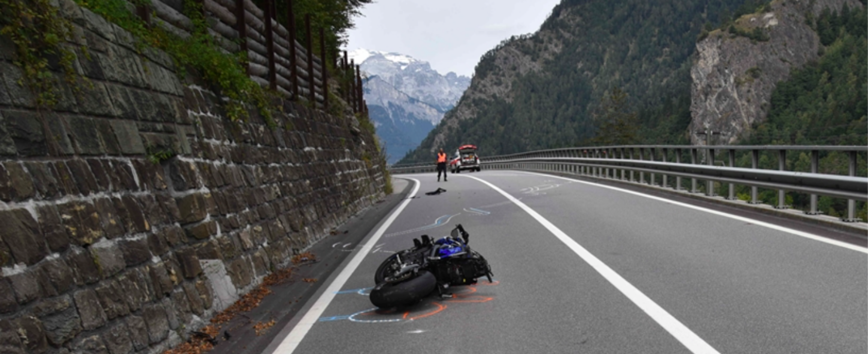 Motorradunfall zwischen Rhäzüns und Rothenbrunnen