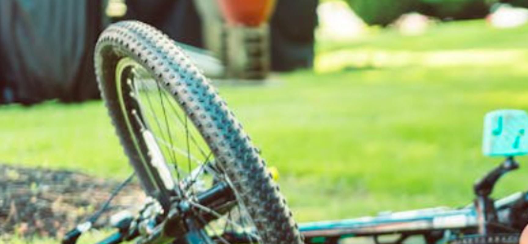 Velofahrer auf der Kantonsstraße zwischen Rhäzüns und Thusis
