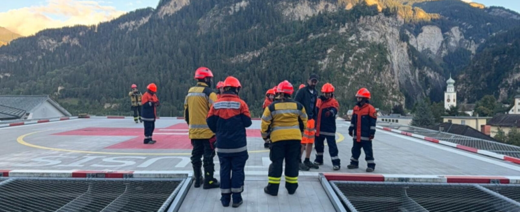 Wenn die Jugendfeuerwehr Heinzenberg/Domleschg die neue Autodrehleiter testet…