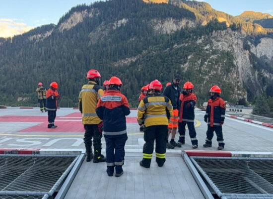 Wenn die Jugendfeuerwehr Heinzenberg/Domleschg die neue Autodrehleiter testet…