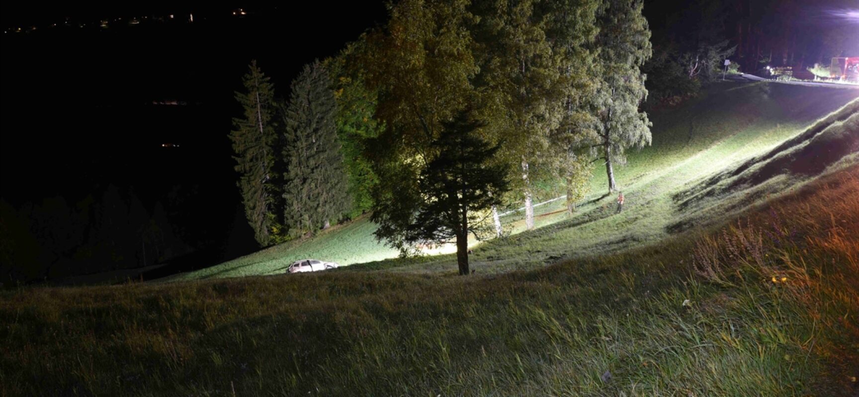 Unfall in Bonaduz – Rega im Einsatz: Fahrzeug überschlägt sich mehrfach auf Alpstraße