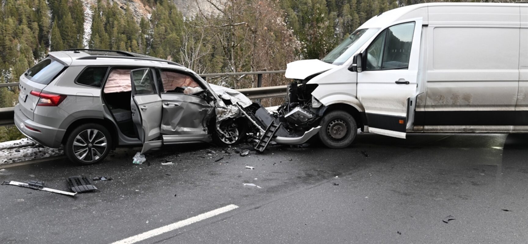 Unfall in Sils im Domleschg: Kollision mit drei Verletzten