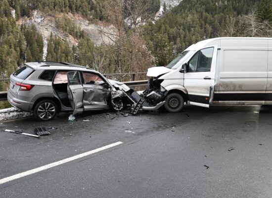 Unfall in Sils im Domleschg: Kollision mit drei Verletzten