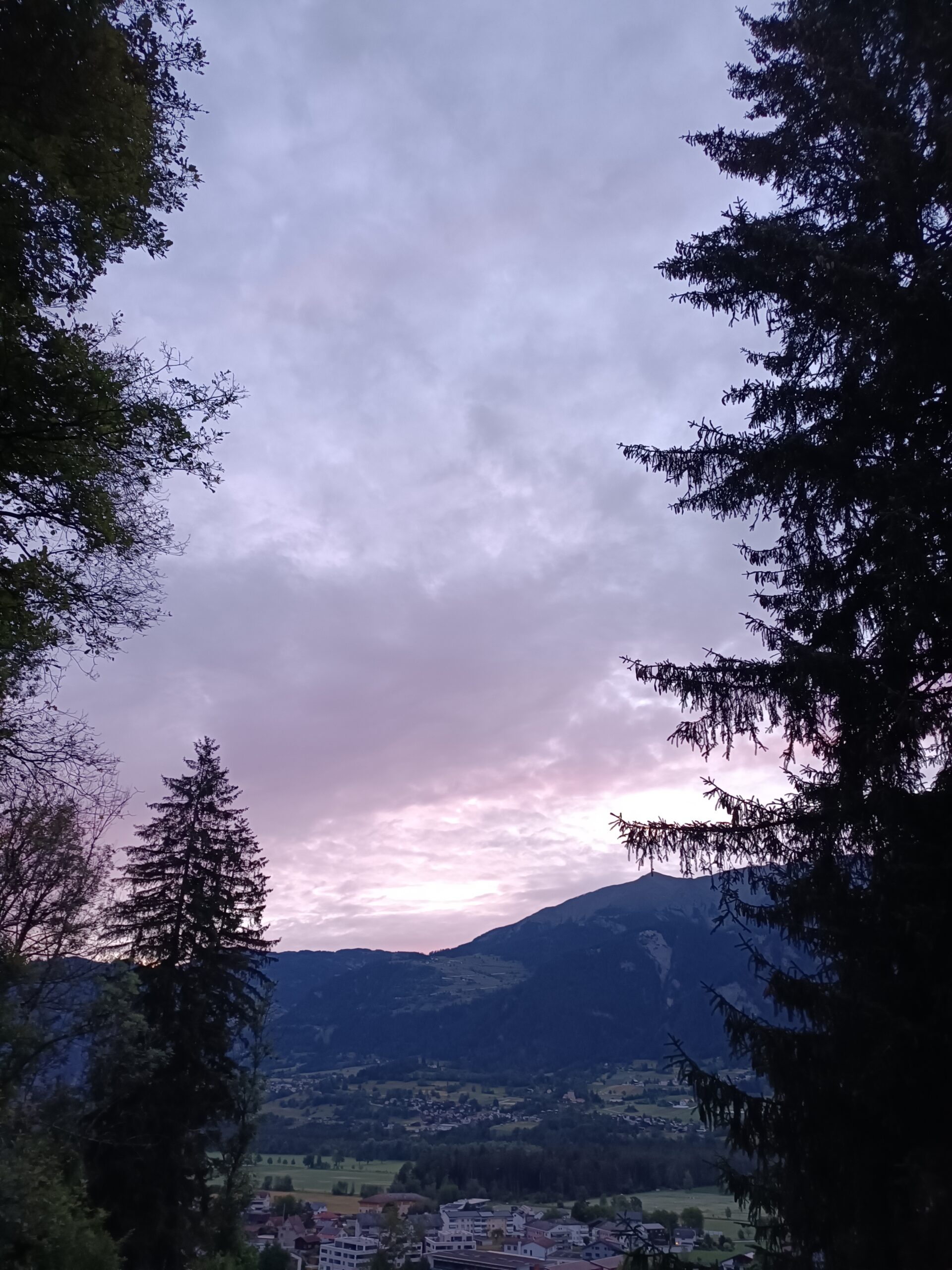 Langsam beginnt das Phänomen des Morgenglùhens.