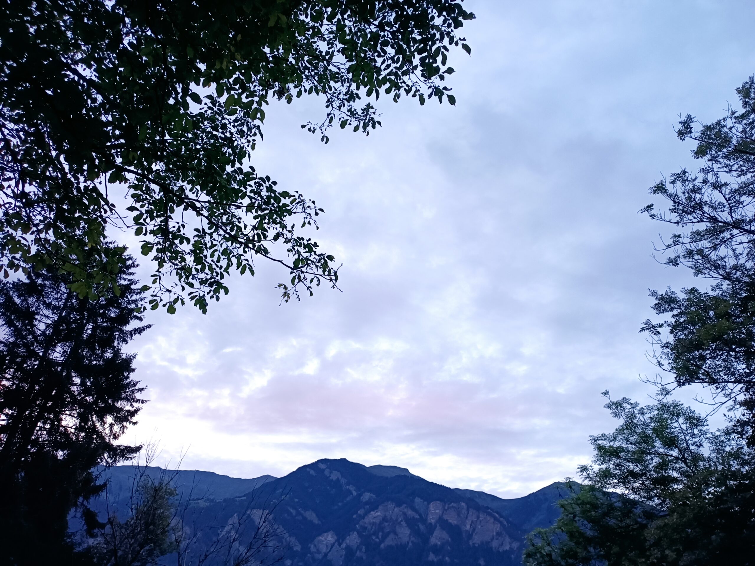 Das Morgenglùhen kommt.